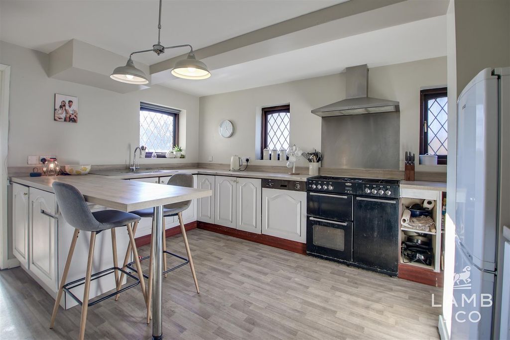 Property photo 3 of 24