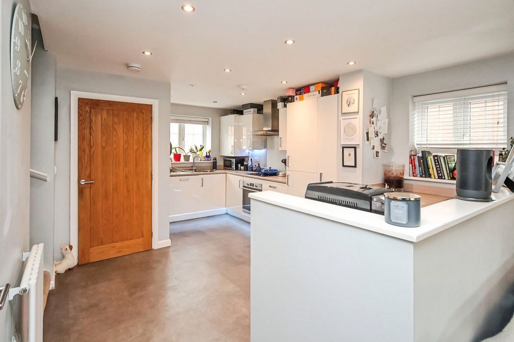 Property photo 2 of 24 Kitchen