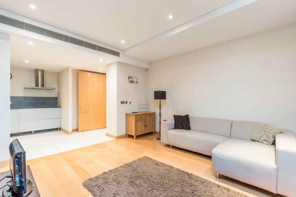 Property photo 2 of 9 Tea Trade Wharf 1...