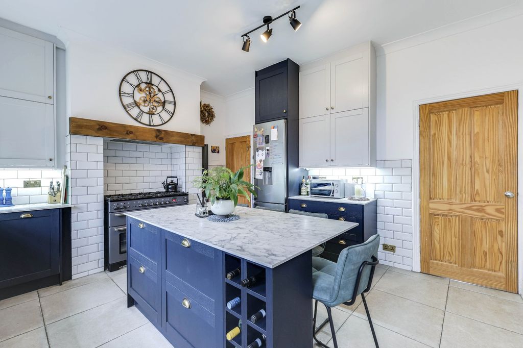 Property photo 3 of 18 Picture No. 02