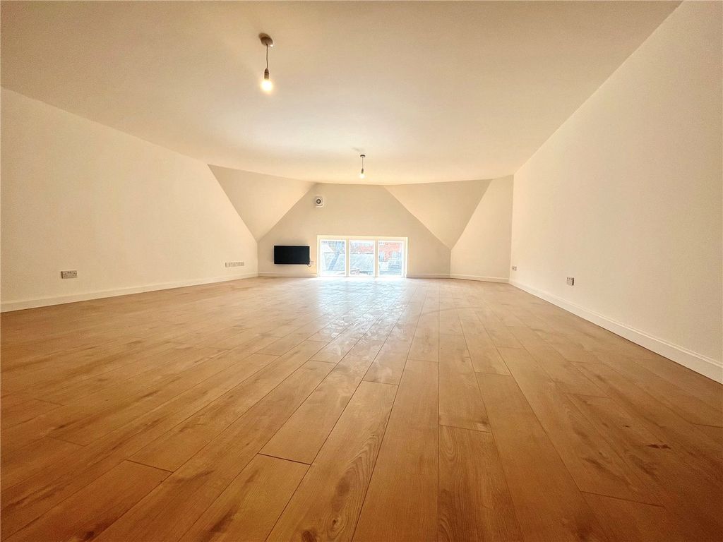 Property photo 3 of 6 Picture No. 13