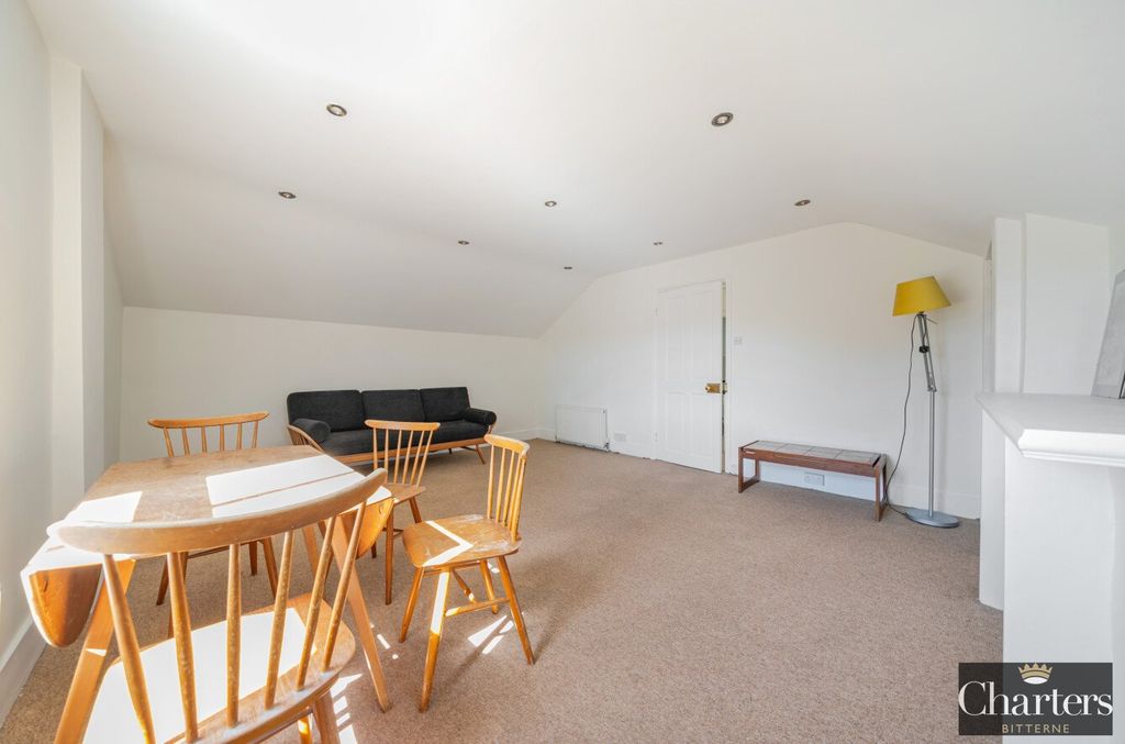 Property photo 3 of 14 Picture No. 01