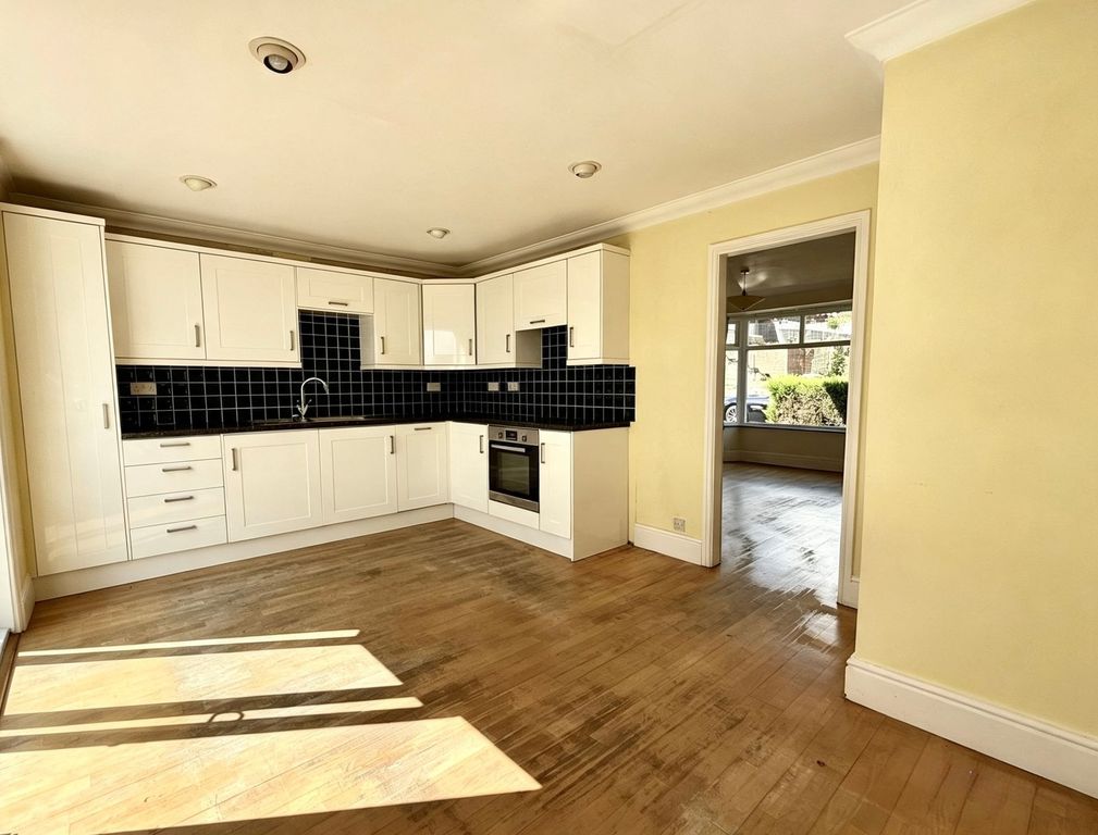 Property photo 2 of 22 Dining Kitchen