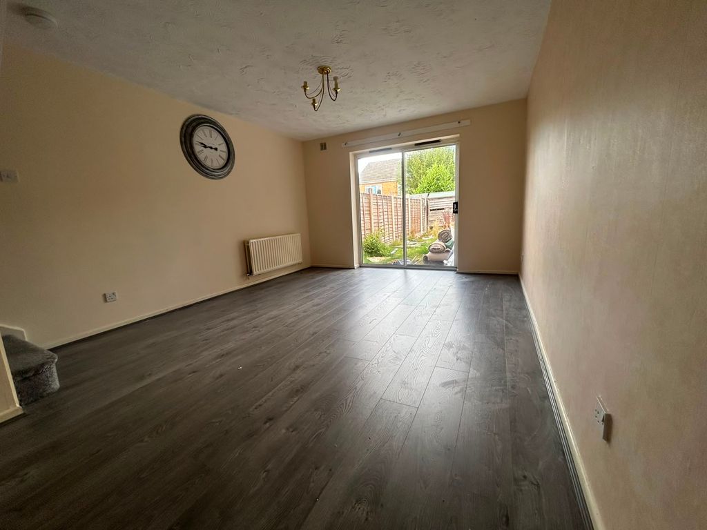 Property photo 3 of 7 Lounge