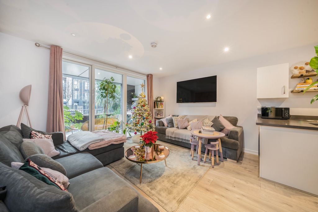 Property photo 2 of 8 Reception