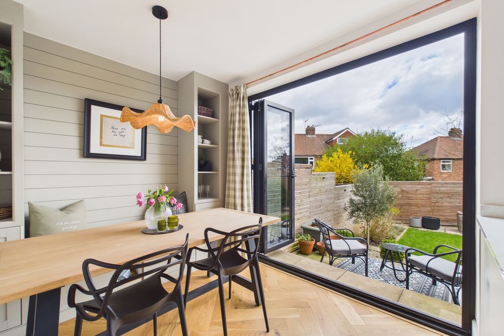 Property photo 2 of 24 Cam02279G0-Pr0061-Still012