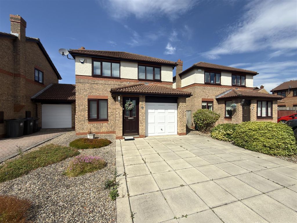 Property photo 1 of 12 Externally