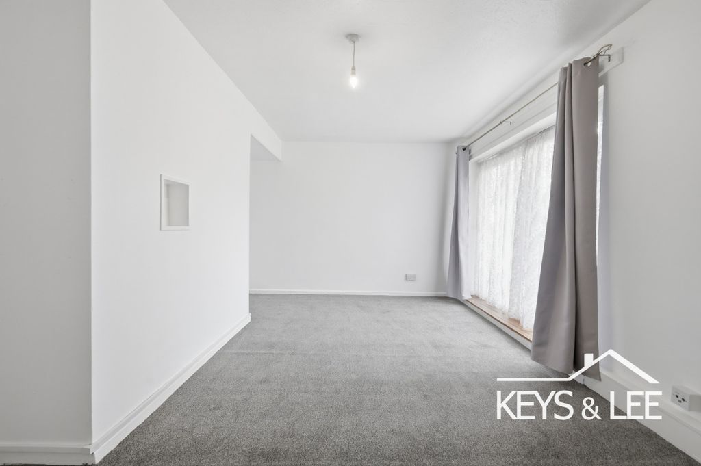 Property photo 3 of 10 4904509