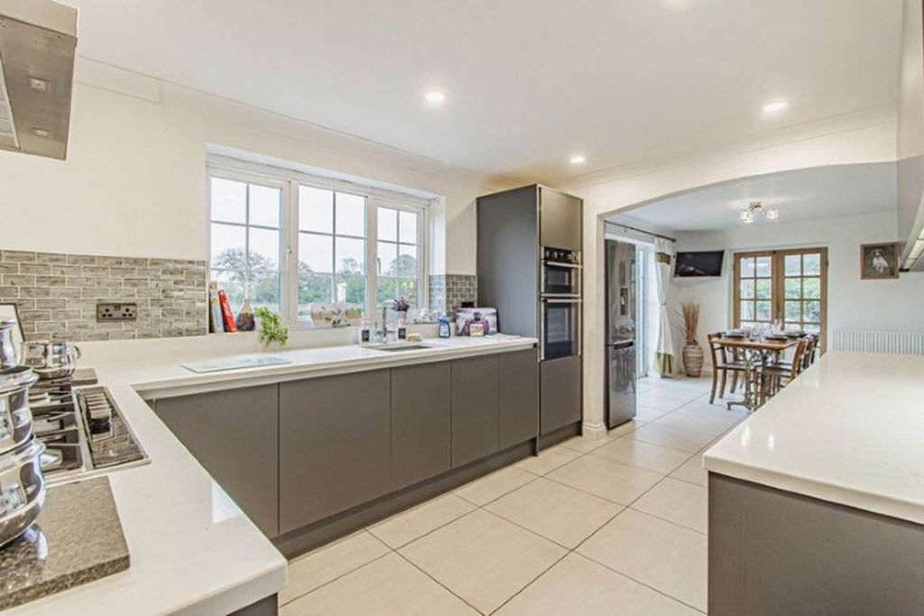 Property photo 1 of 29