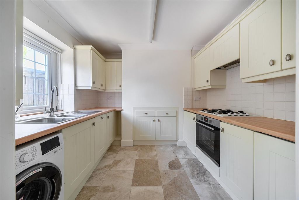 Property photo 3 of 12 Traditional Fitted Kitchen With Some Appliances