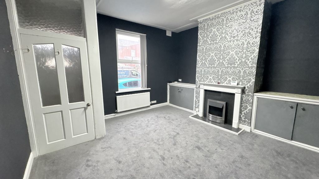 Property photo 3 of 12