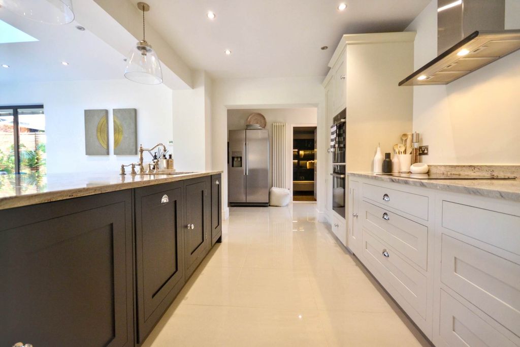 Property photo 3 of 40