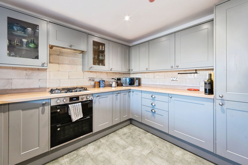 Property photo 2 of 16 Photo