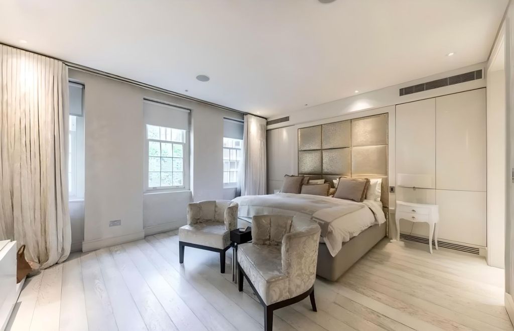 Shepherds Close, Mayfair, London W1K photo 5