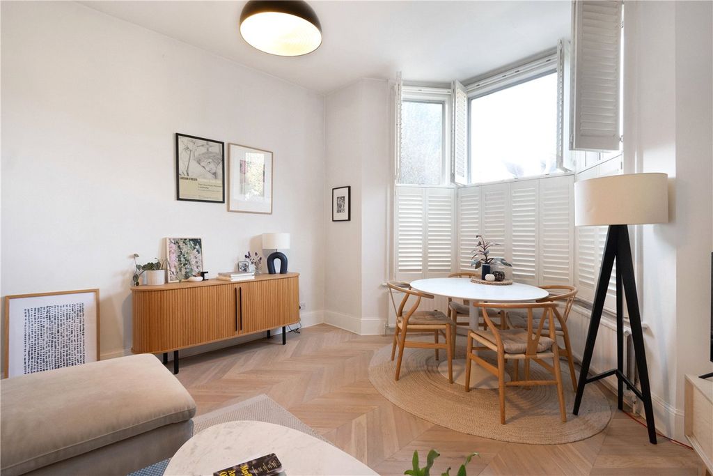 Property photo 3 of 14 Reception