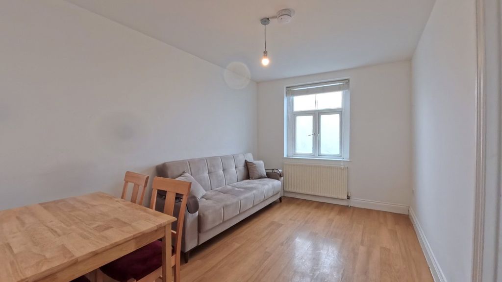 Property photo 3 of 6 Picture No. 07
