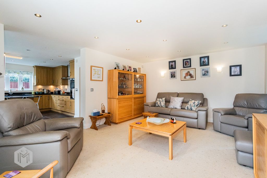 Property photo 2 of 33 Picture No. 03