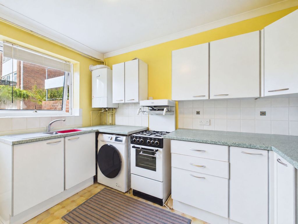 Property photo 2 of 11 Kitchen