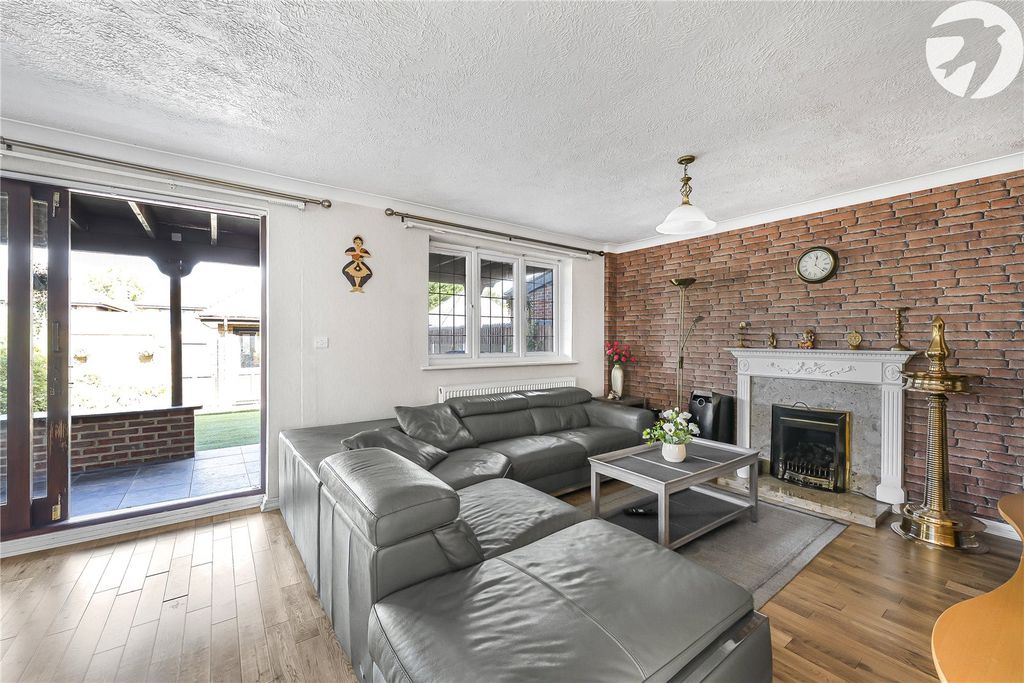 Property photo 3 of 46 Lounge