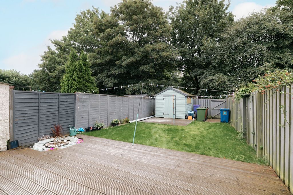 Property photo 2 of 28