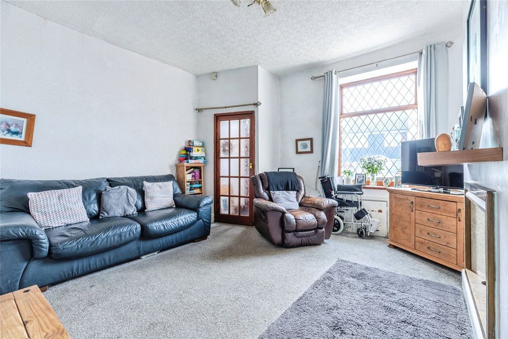 Property photo 2 of 17 Picture No. 24