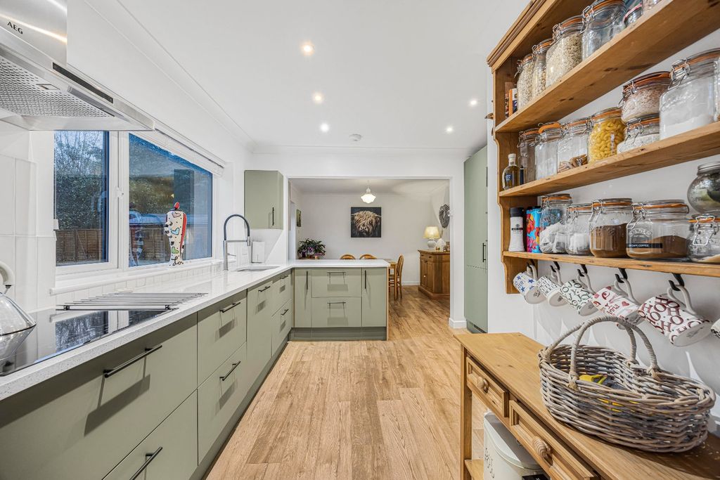 Property photo 2 of 17 Picture No. 01