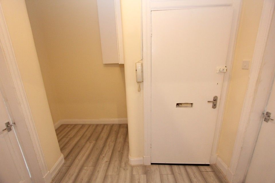 Property photo 2 of 11 Hall