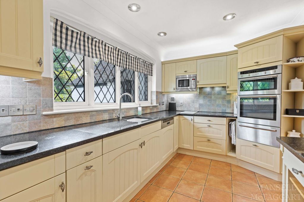 Additional image 12 of 4 bed detached house for saleMount Close, Crawley RH10