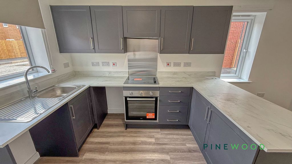Property photo 3 of 14 Kitchen