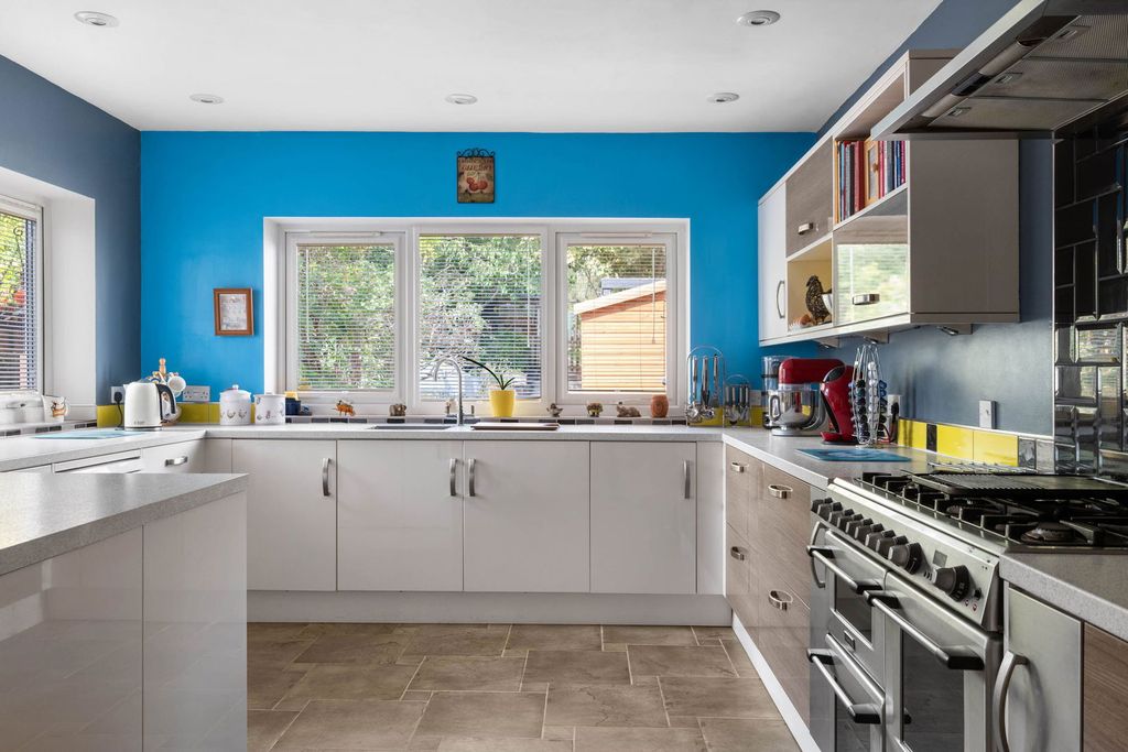 Property photo 3 of 35