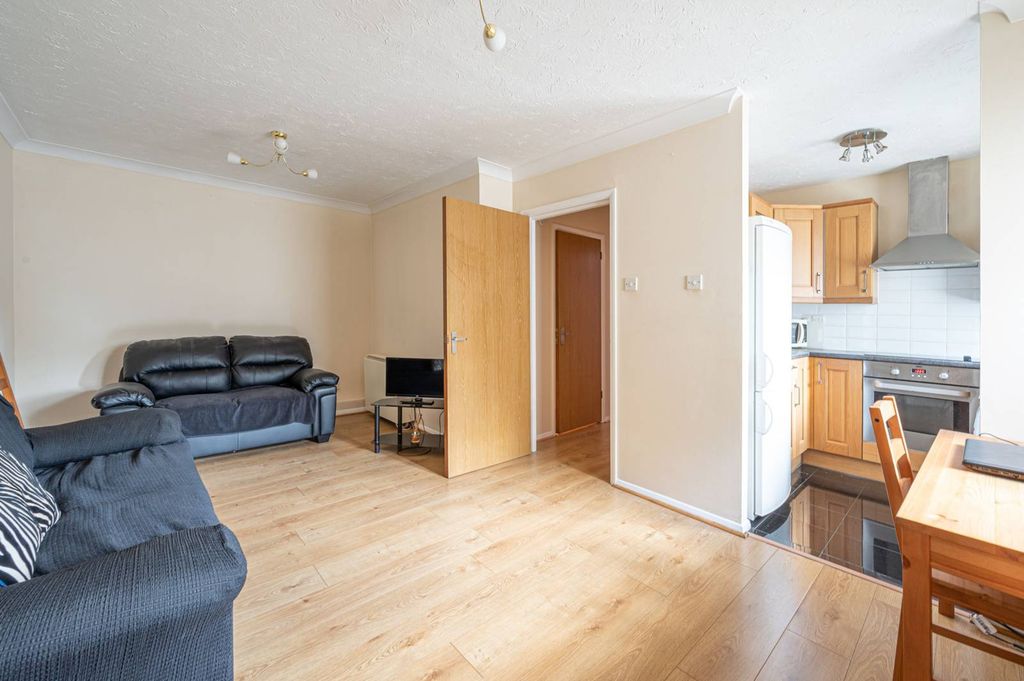 Property photo 2 of 7