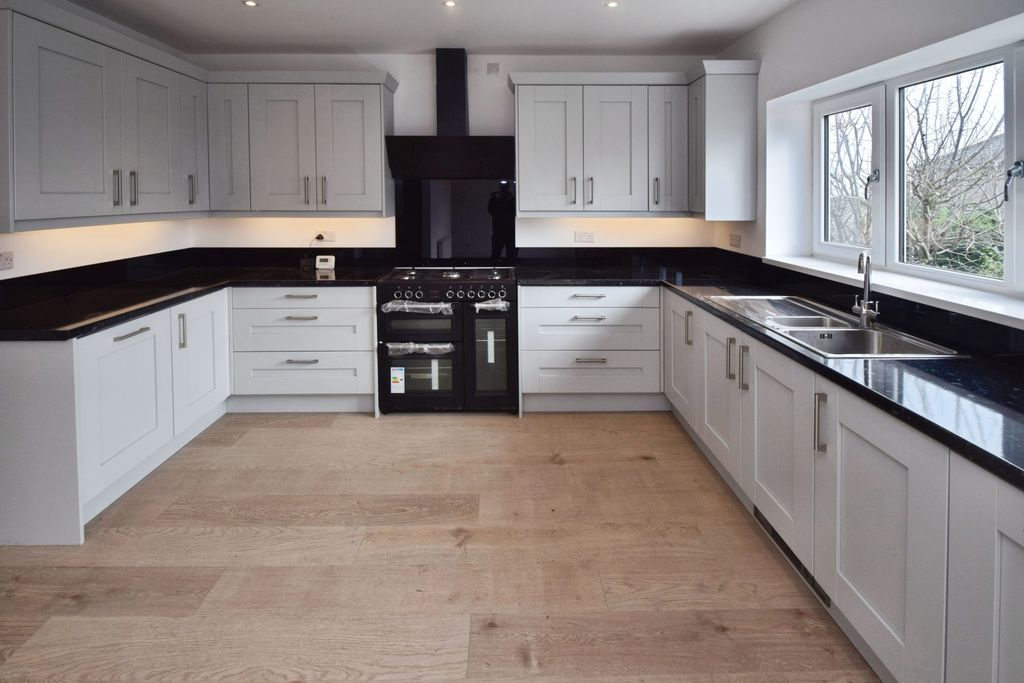 Property photo 3 of 19 4c55d4Db-Kitchen 201
