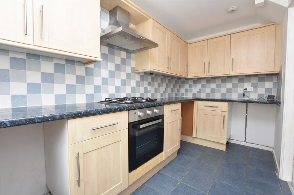 Property photo 3 of 9 Kitchen