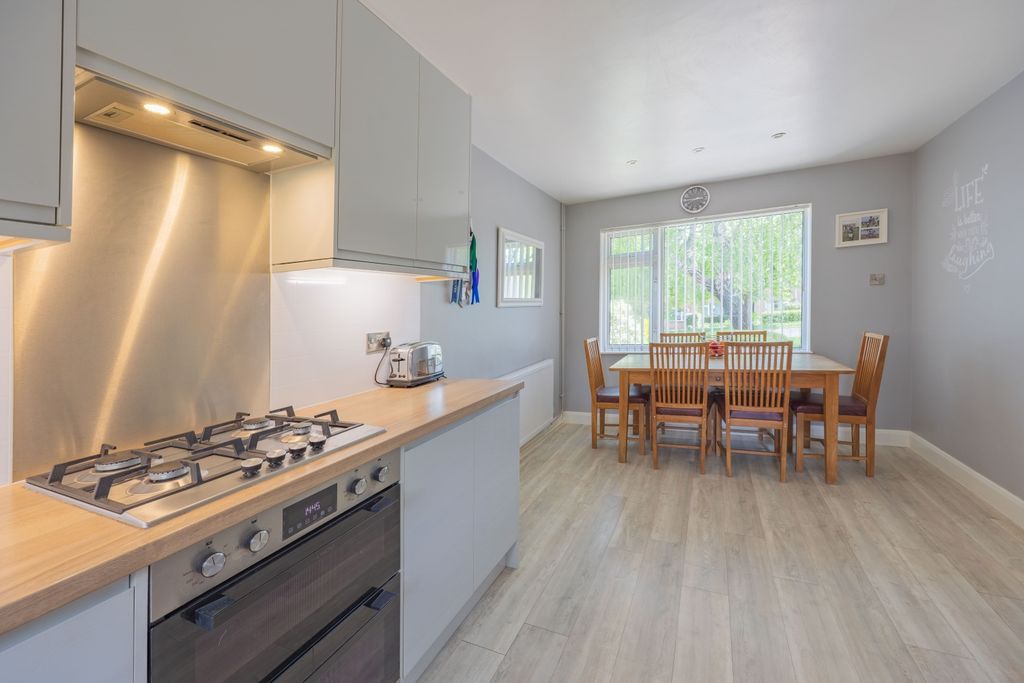 Property photo 3 of 19 Ewemove Taunton Lime Crescent (9)