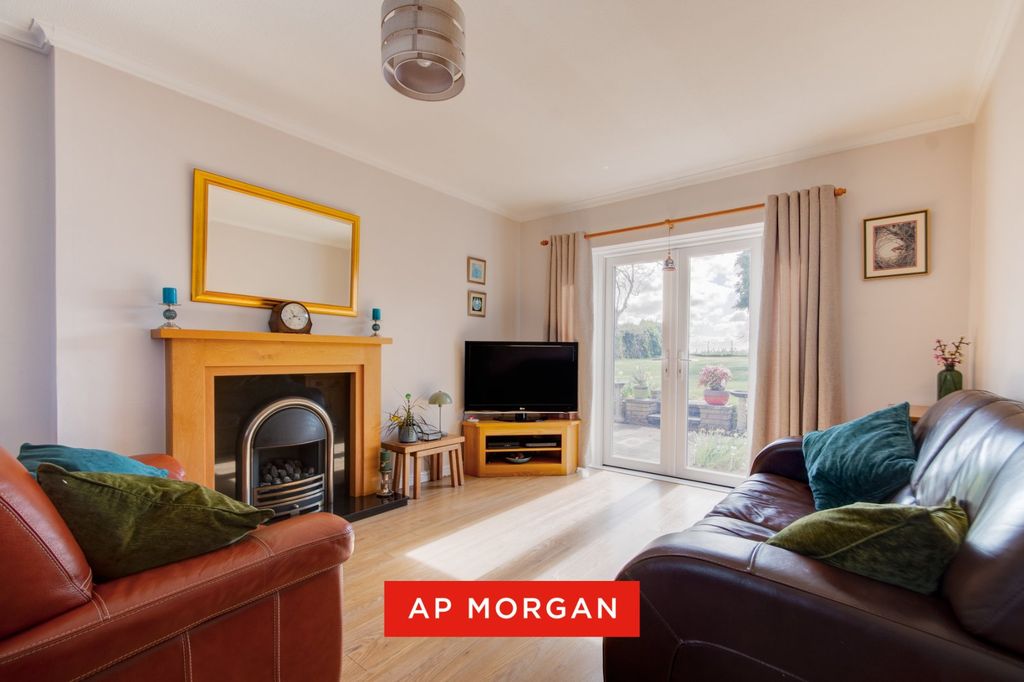 Property photo 2 of 21 Picture No. 15