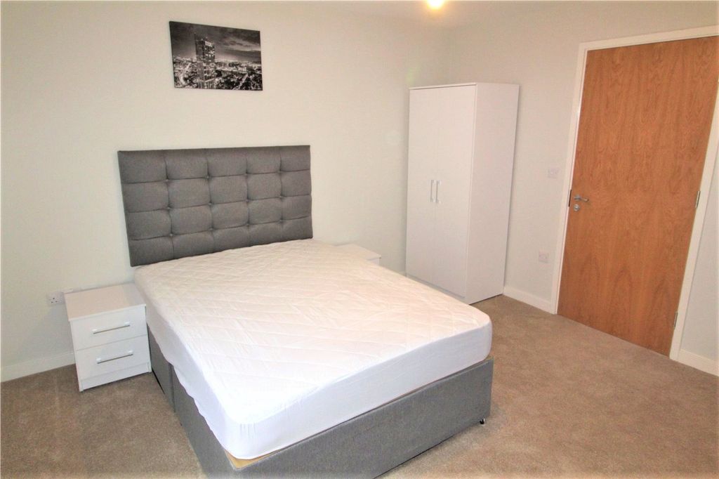 Property photo 2 of 9 Master