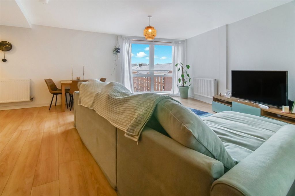 Property photo 3 of 17 Picture No. 12