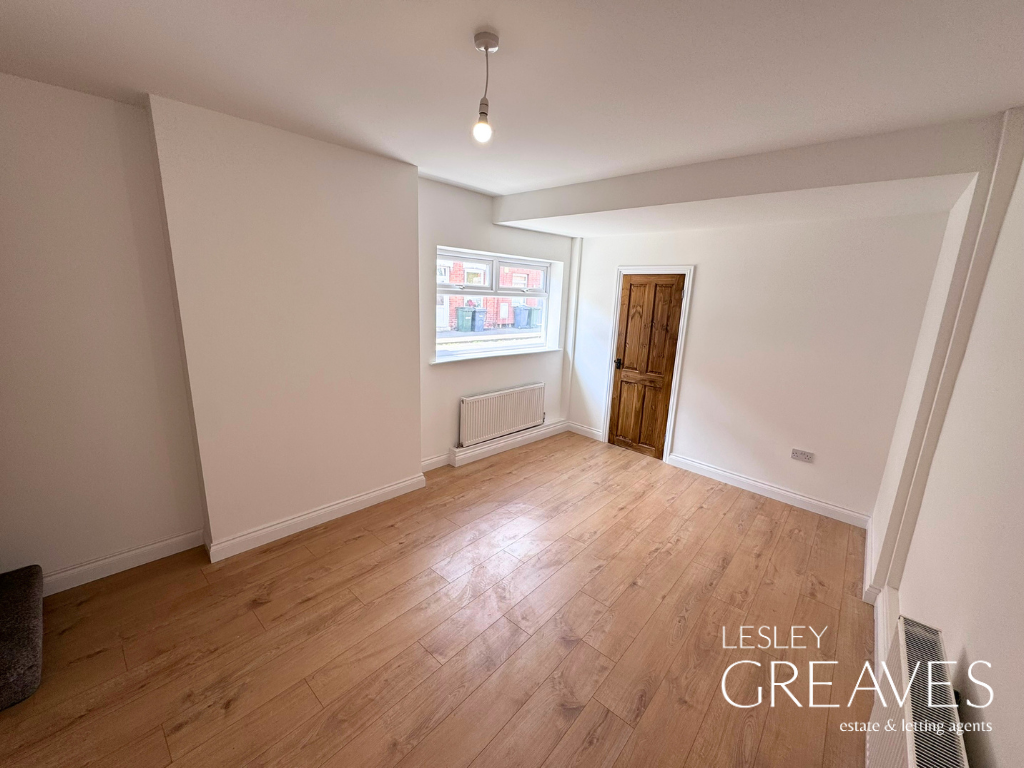 Property photo 3 of 13 Dining Room