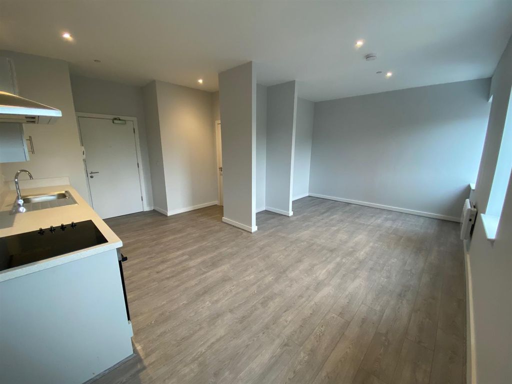 Property photo 3 of 7 Lounge / Bedroom / Kitchen
