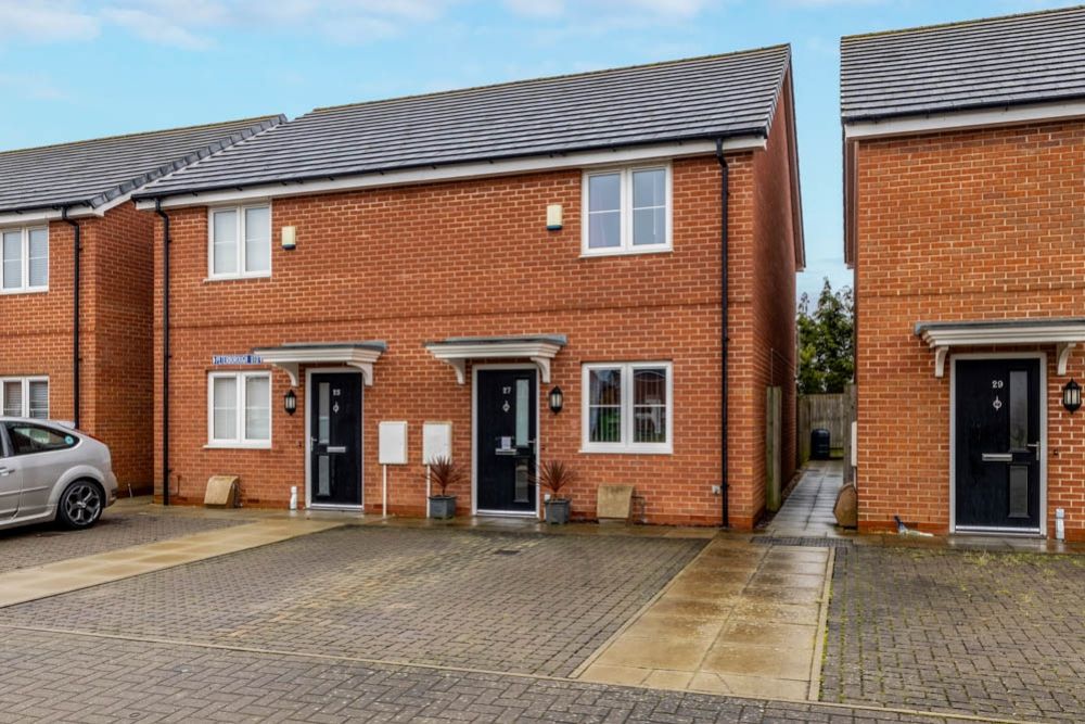 Property photo 1 of 17 27 Arnhem Way (Spalding)-4