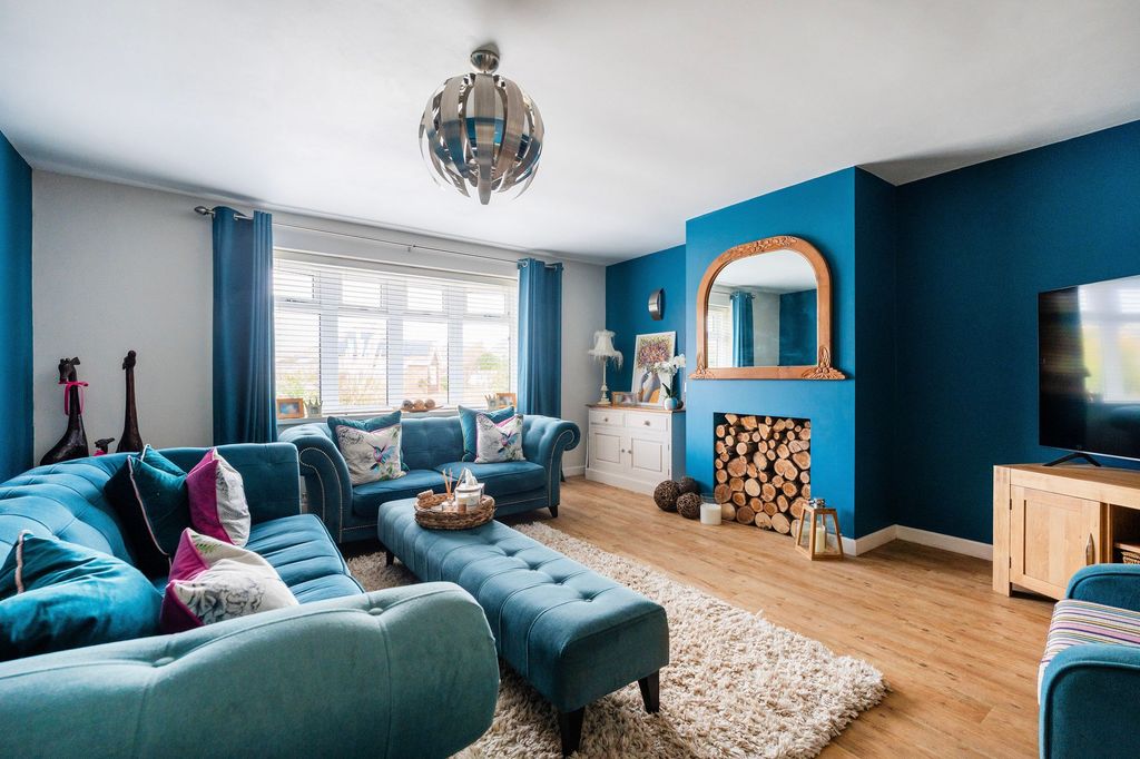 Property photo 2 of 24