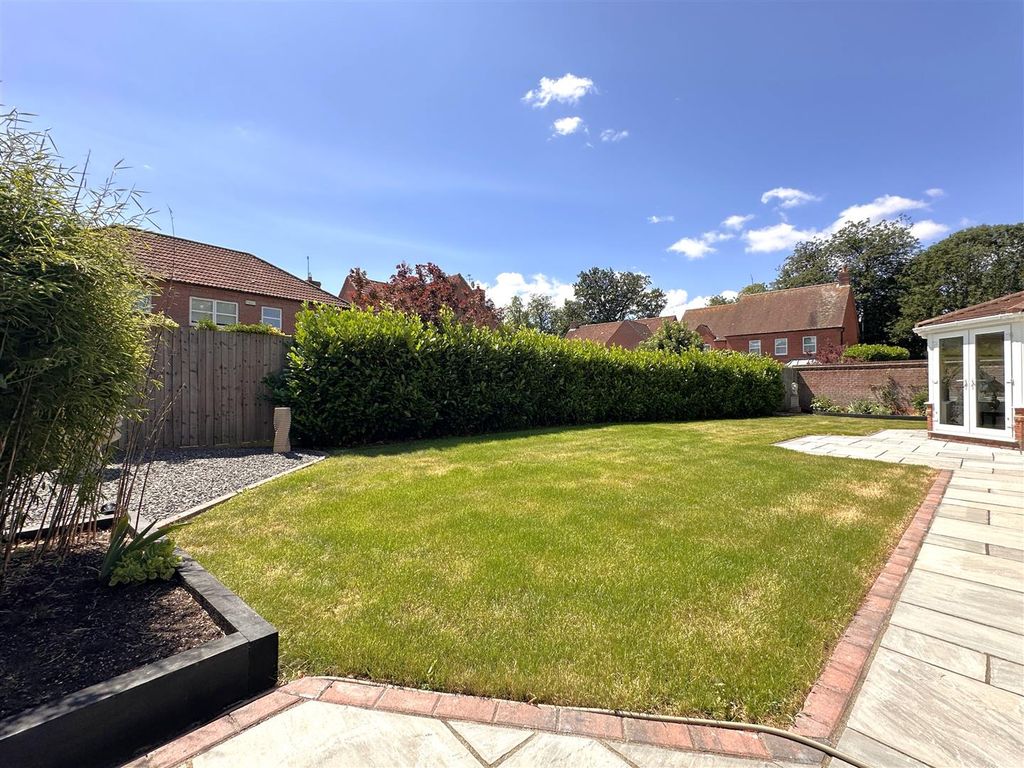 Property photo 3 of 34 Lovely Rear Garden 600