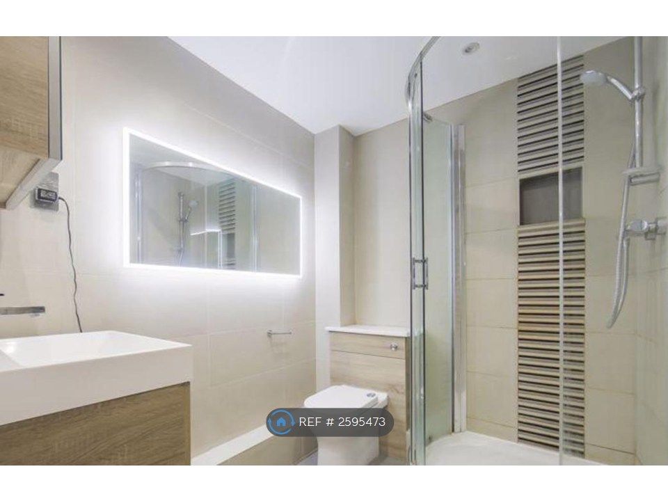 Property photo 3 of 9 En Suite