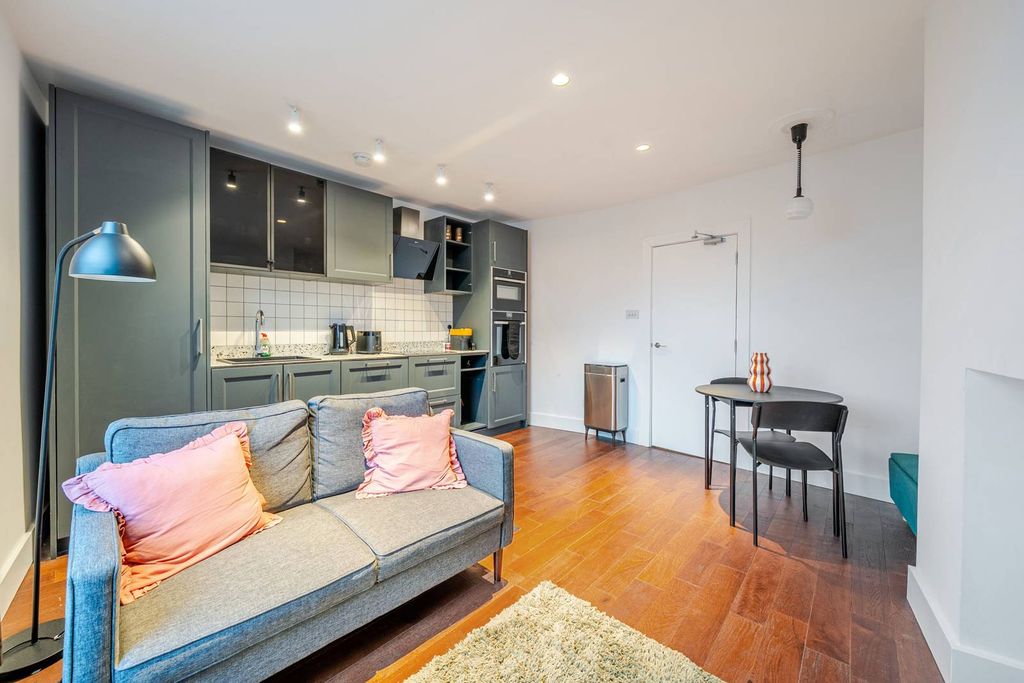 Property photo 3 of 21