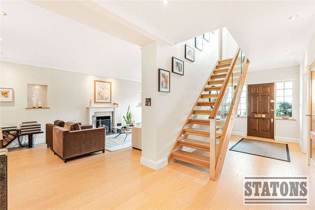 Property photo 2 of 43 Picture No. 46