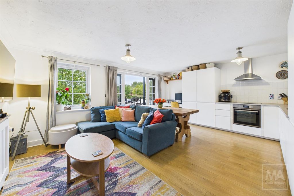 Property photo 2 of 14 Lounge/Kitchen