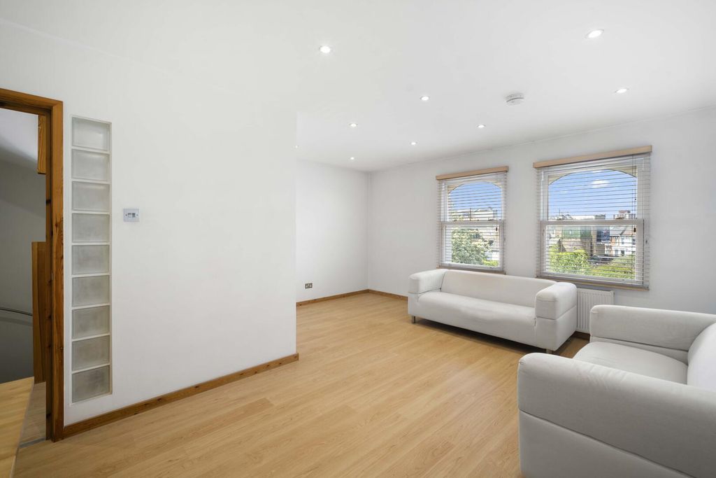 Property photo 1 of 9 Living Room