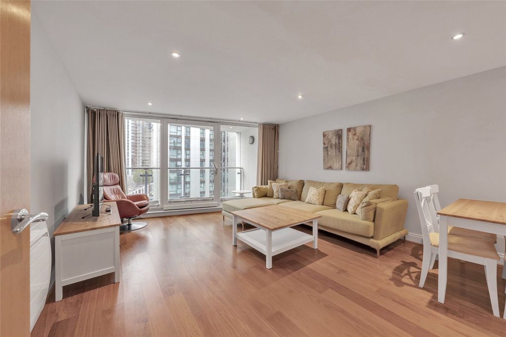 Property photo 2 of 21 Picture No. 12