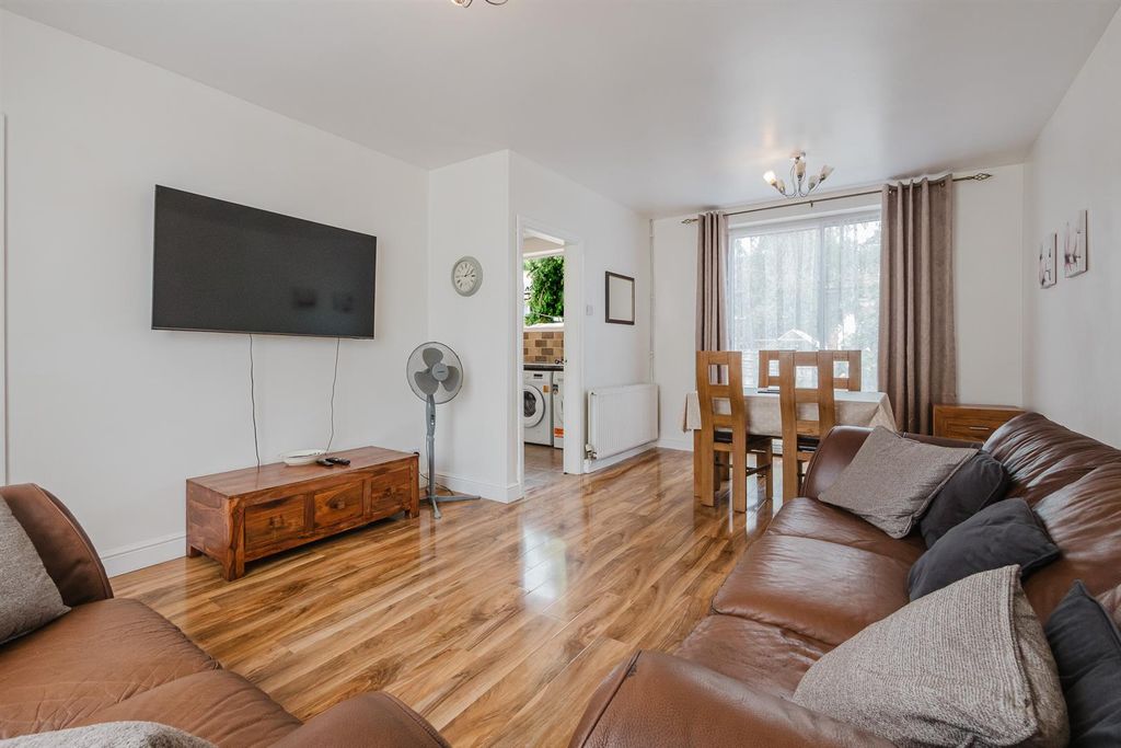 Property photo 3 of 17 Lounge / Dining Room