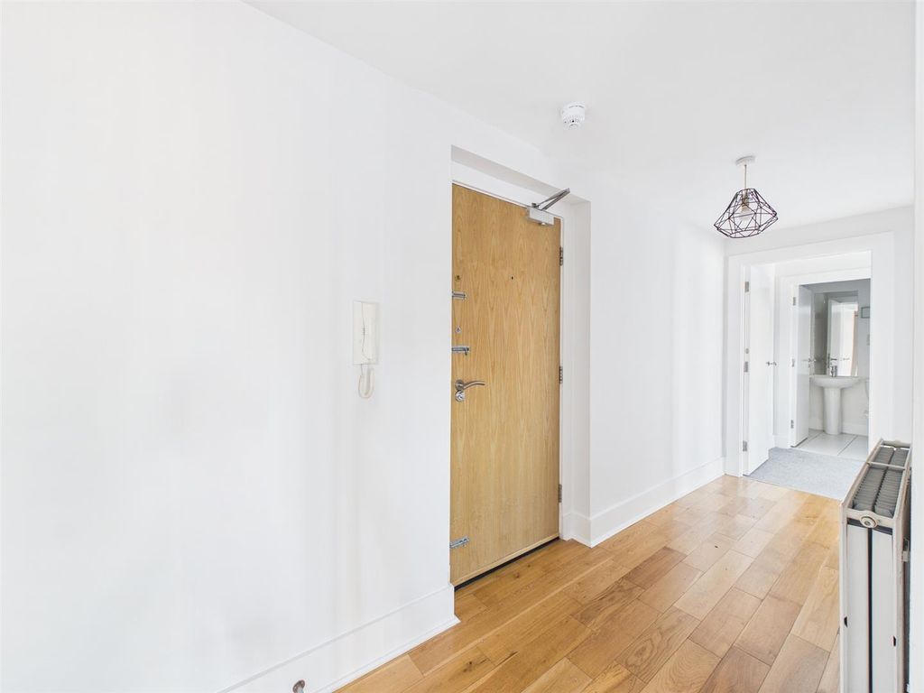 Property photo 3 of 33 Cam03844G0-Pr0430-Still002.Jpg